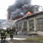 Požár autodílny v Dolní ulici v Prostějovských železárnách